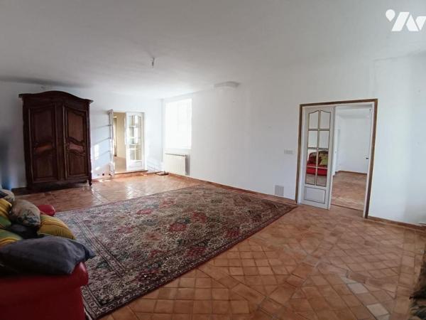 Propriété en pierres 550 m2 avec terrain de plus de 4 hectares