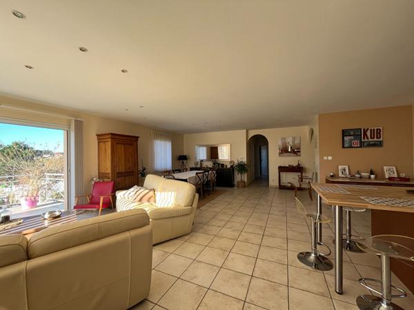 A vendre, aux portes de Périgueux (24000), Jolie Maison de plain-pied sur sous-sol type 5 avec double garage et piscine