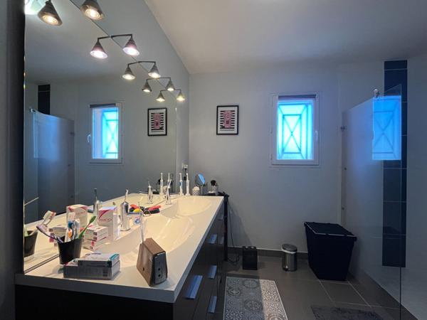 A vendre, aux portes de Périgueux (24000), Jolie Maison de plain-pied sur sous-sol type 5 avec double garage et piscine