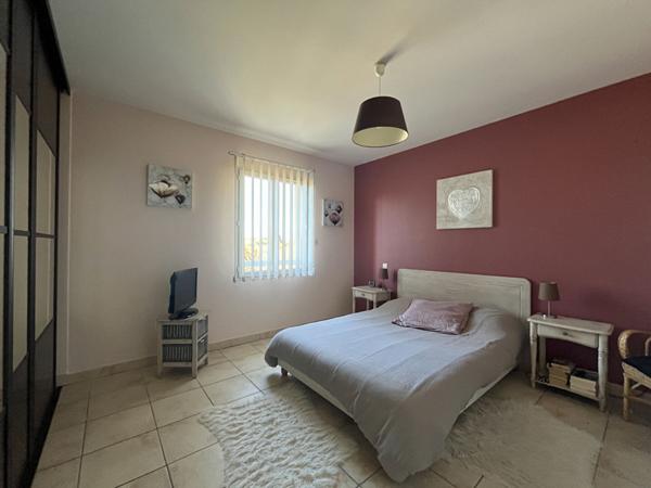 A vendre, aux portes de Périgueux (24000), Jolie Maison de plain-pied sur sous-sol type 5 avec double garage et piscine