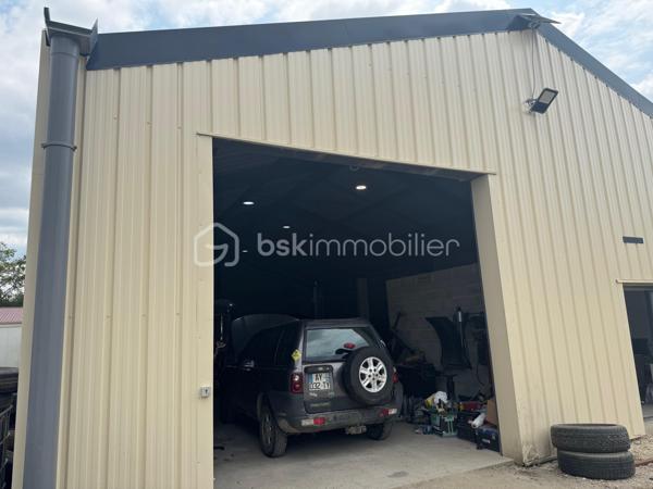 Local d activites de 900 m²