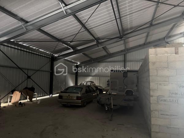 Local d activites de 900 m²