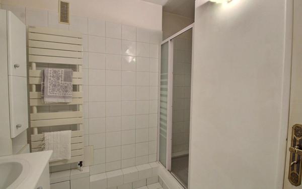Appartement à louer    3 pièces • 90 m2 Paris 16