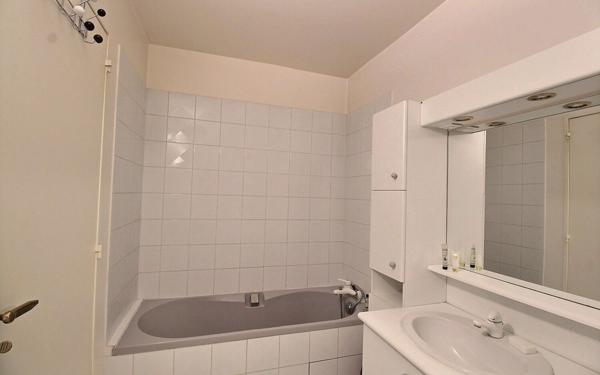 Appartement à louer    3 pièces • 90 m2 Paris 16
