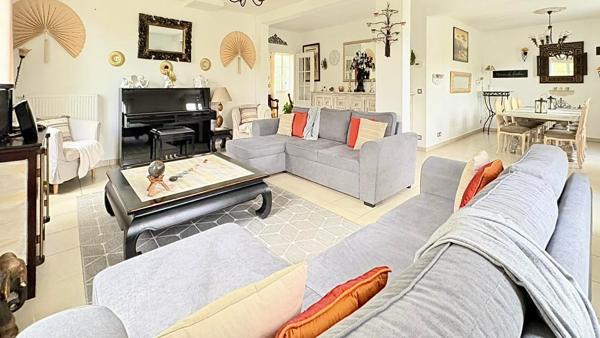 PROPRIÉTÉ FAMILIALE D’EXCEPTION – 187 m² – TERRAIN 782 m² – PROCHE GOLF