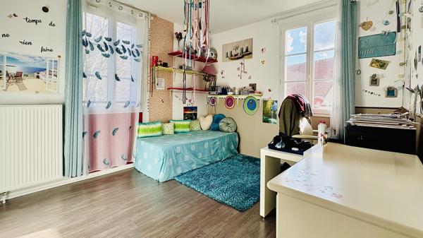 PROPRIÉTÉ FAMILIALE D’EXCEPTION – 187 m² – TERRAIN 782 m² – PROCHE GOLF