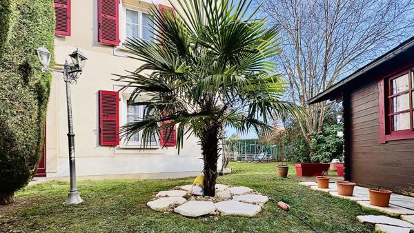 PROPRIÉTÉ FAMILIALE D’EXCEPTION – 187 m² – TERRAIN 782 m² – PROCHE GOLF