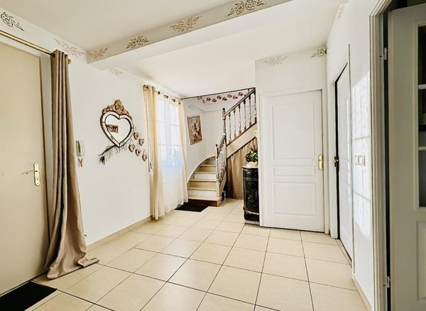 PROPRIÉTÉ FAMILIALE D’EXCEPTION – 187 m² – TERRAIN 782 m² – PROCHE GOLF