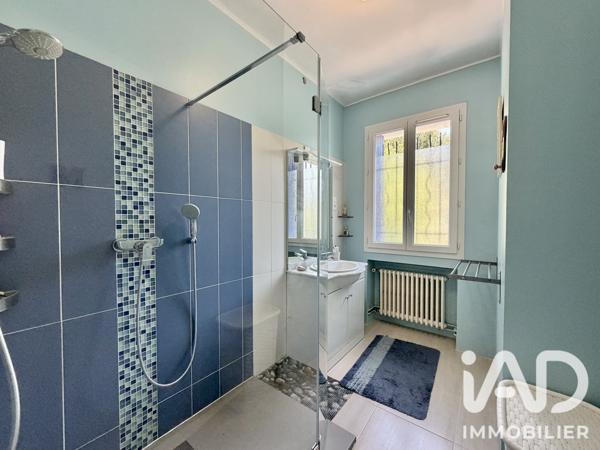 Maison à vendre 8 pièces 217 m² Aix-en-Provence