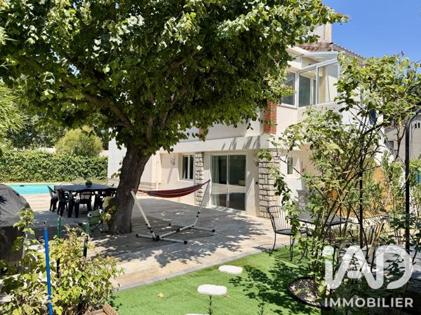 Maison à vendre 8 pièces 217 m² Aix-en-Provence