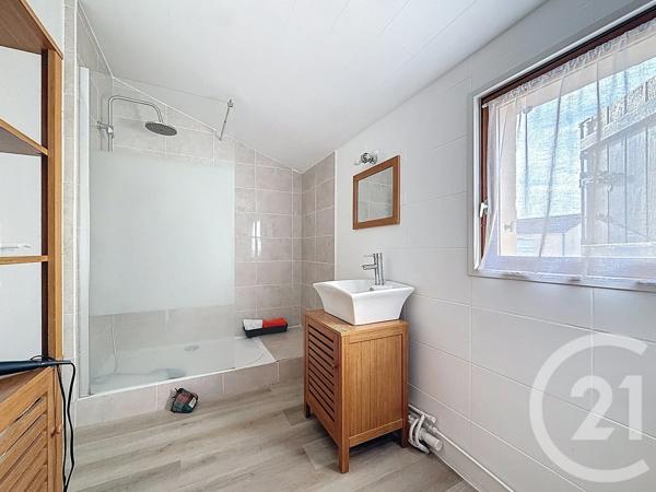 Maison à vendre  5 pièces - 105 m 2   VARENNES SUR ALLIER  - 03