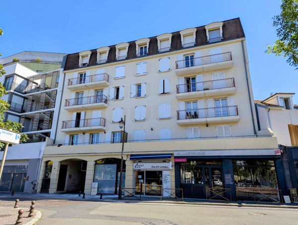 Appartement dernier étage ascenseur parking