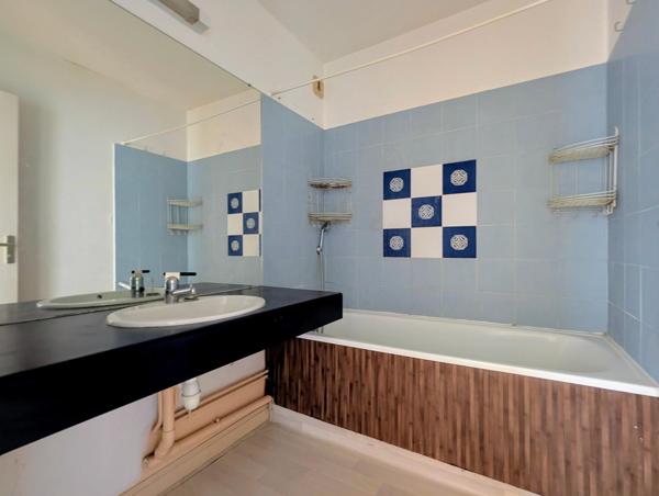 Appartement dernier étage ascenseur parking