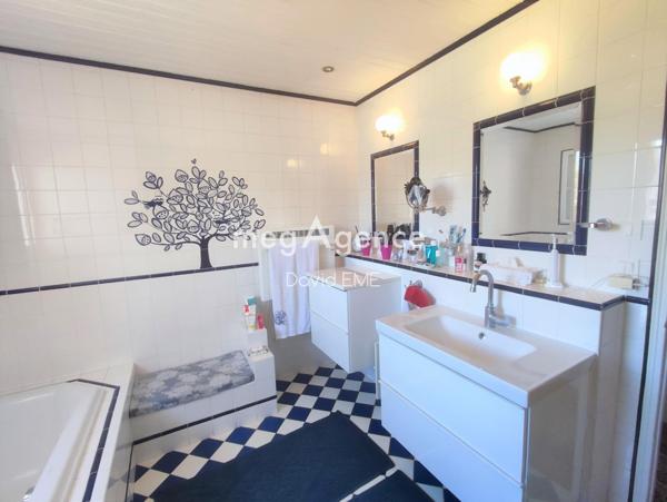 Maison à Saint-Jean-de-Monts, 85160 - 8 pièces 167m²