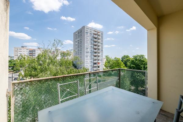 Dernier étage avec ascenseur – Appartement 5 pièces traversant – Entièrement rénové – Balcons – Proche gare et