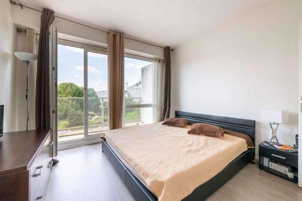 Dernier étage avec ascenseur – Appartement 5 pièces traversant – Entièrement rénové – Balcons – Proche gare et