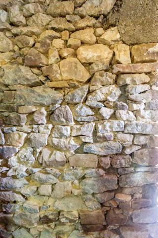 Grange en pierre à rénover avec plus d'un hectare de terrain – Environnement campagne