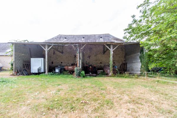 Grange en pierre à rénover avec plus d'un hectare de terrain – Environnement campagne