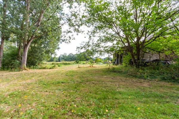 Grange en pierre à rénover avec plus d'un hectare de terrain – Environnement campagne