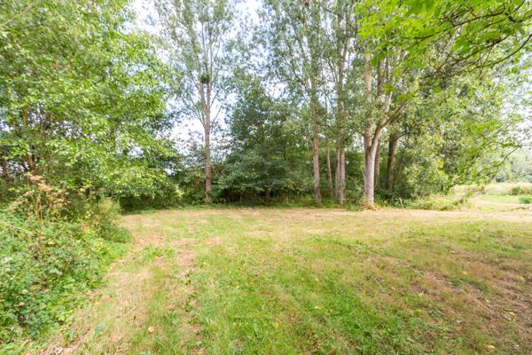 Grange en pierre à rénover avec plus d'un hectare de terrain – Environnement campagne