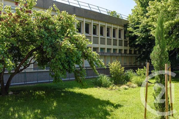 Immeuble à vendre  718,66 m 2   GRENOBLE  - 38