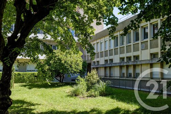 Immeuble à vendre  718,66 m 2   GRENOBLE  - 38