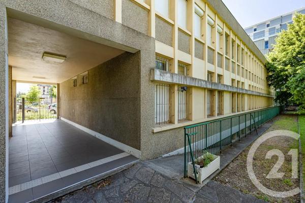 Immeuble à vendre  718,66 m 2   GRENOBLE  - 38