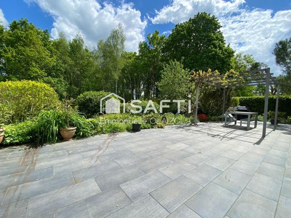 300 m2 au sol, aucun travaux ni vis à vis, studio déjà aménagé, 2038 m2, piscinable,