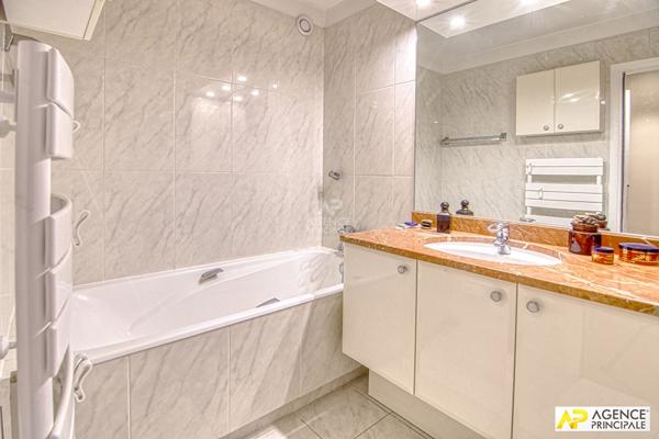 Versailles Clagny Appartement 4 pièce(s) 96 m² carrez en rez-de-jardin avec terrasse et jardin privatif plein sud, cave et parking €599 000 ** - Référence 26753