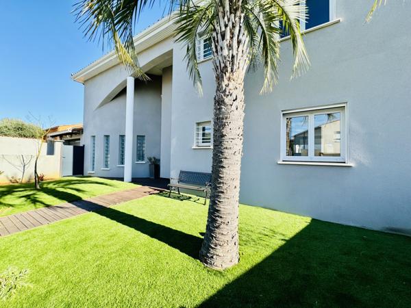 Saint-Jean-de-Védas (34430) 34430 - SAINT JEAN DE VEDAS - EXCLUSIVITE - VILLA 6 pièces - 289 m2 - 3 Chambres - Piscine intérieure