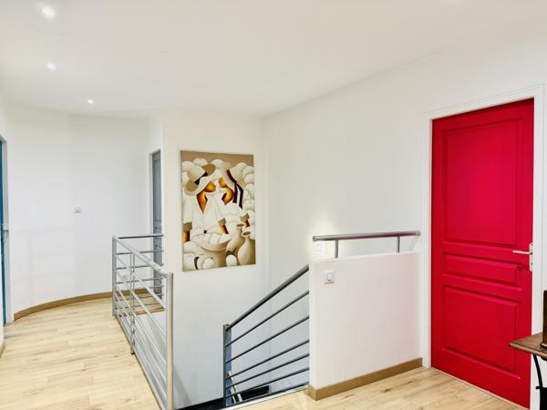 Saint-Jean-de-Védas (34430) 34430 - SAINT JEAN DE VEDAS - EXCLUSIVITE - VILLA 6 pièces - 289 m2 - 3 Chambres - Piscine intérieure