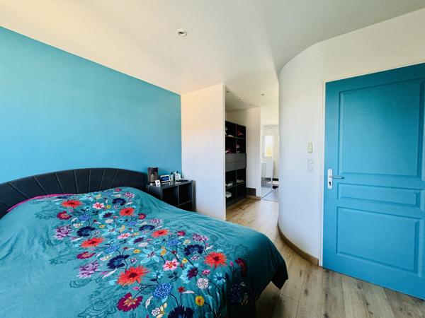 Saint-Jean-de-Védas (34430) 34430 - SAINT JEAN DE VEDAS - EXCLUSIVITE - VILLA 6 pièces - 289 m2 - 3 Chambres - Piscine intérieure