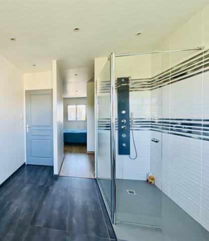 Saint-Jean-de-Védas (34430) 34430 - SAINT JEAN DE VEDAS - EXCLUSIVITE - VILLA 6 pièces - 289 m2 - 3 Chambres - Piscine intérieure