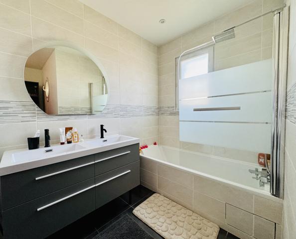 Saint-Jean-de-Védas (34430) 34430 - SAINT JEAN DE VEDAS - EXCLUSIVITE - VILLA 6 pièces - 289 m2 - 3 Chambres - Piscine intérieure