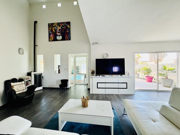 Saint-Jean-de-Védas (34430) 34430 - SAINT JEAN DE VEDAS - EXCLUSIVITE - VILLA 6 pièces - 289 m2 - 3 Chambres - Piscine intérieure