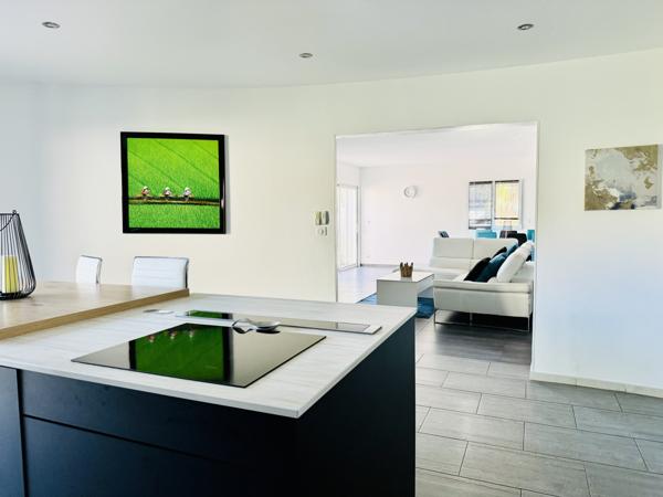 Saint-Jean-de-Védas (34430) 34430 - SAINT JEAN DE VEDAS - EXCLUSIVITE - VILLA 6 pièces - 289 m2 - 3 Chambres - Piscine intérieure