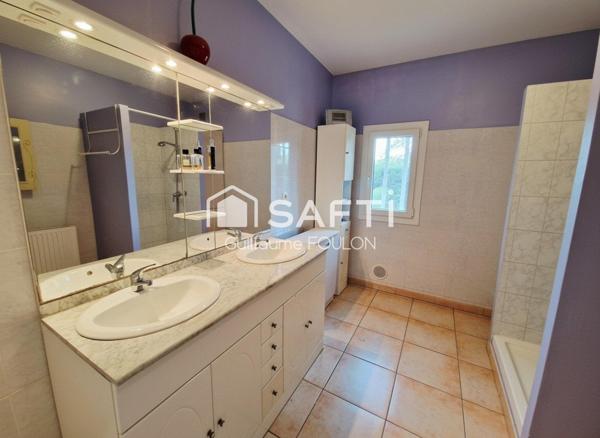 Une maison chaleureuse et lumineuse