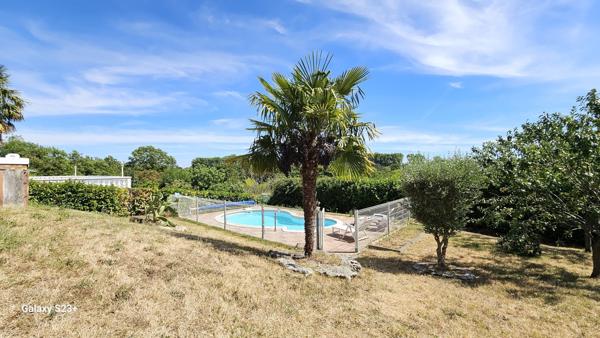 PAVILLON DE PP AVEC PISCINE