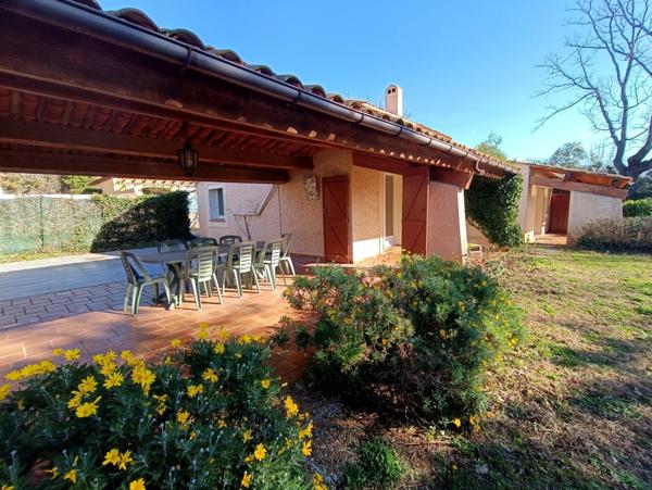 VILLA 2 HABITATIONS-PISCINE- 2 GARAGES & CARPORTS