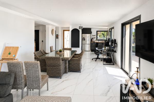 Maison à vendre 10 pièces 244 m² Figeac