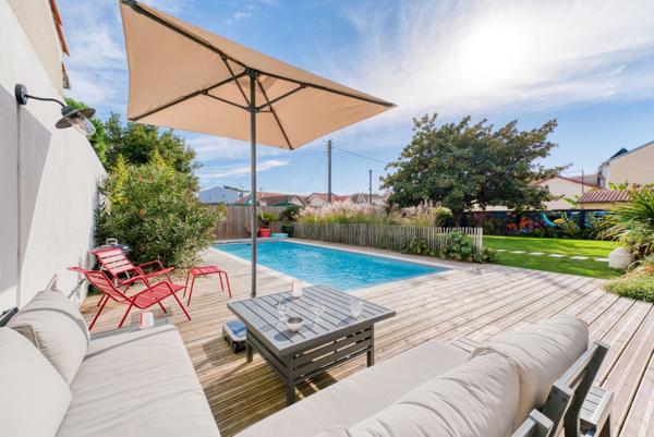 Charme et élégance en bord de mer : maison familiale avec jardin et piscine