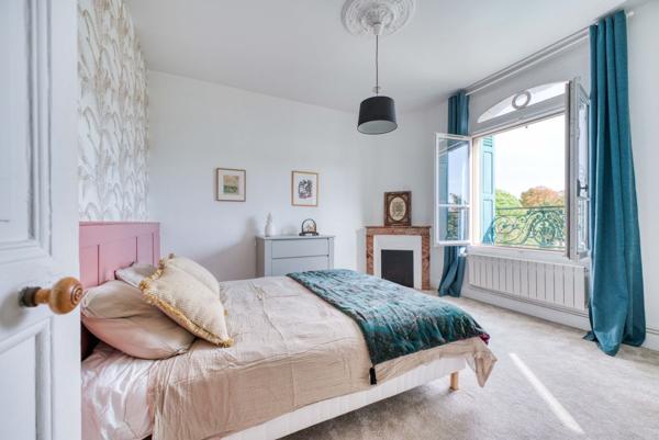 Charme et élégance en bord de mer : maison familiale avec jardin et piscine