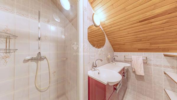 Vente Villa 7 pièces 253 m2 à Saint-Jean-d'Arvey