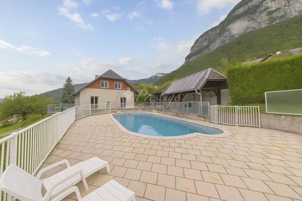 Vente Villa 7 pièces 253 m2 à Saint-Jean-d'Arvey