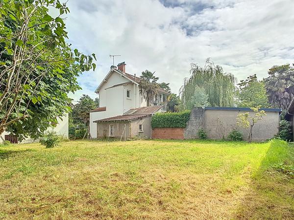 A vendre PAU proche centre-ville - Maison des années 30 de 87 m² avec sous-sol et garage indépendant