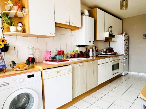 Investissement locatif avec locataire en place, à proximité immédiate des commerces et des tran...
