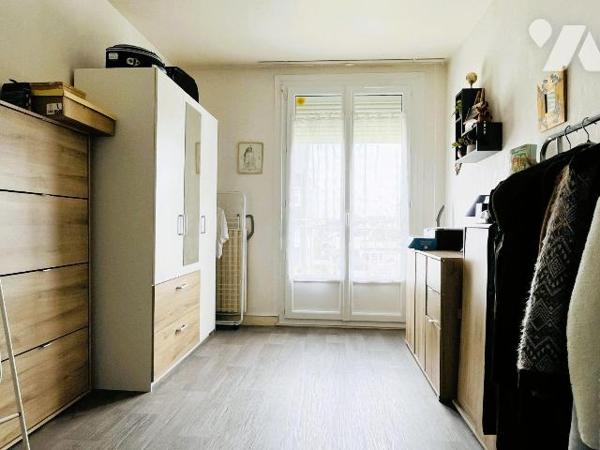 Investissement locatif avec locataire en place, à proximité immédiate des commerces et des tran...