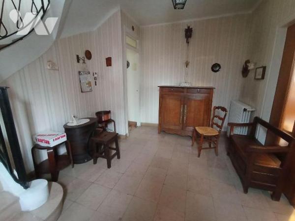 Centre-ville de Condé sur Noireau , une maison d'habitation d'environ 215m² est de 8 pièces pri...