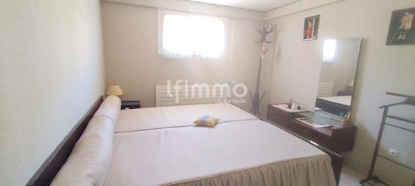 Maison individuelle avec jardin.