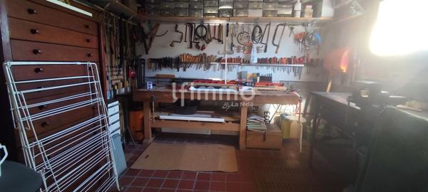 Maison individuelle avec jardin.